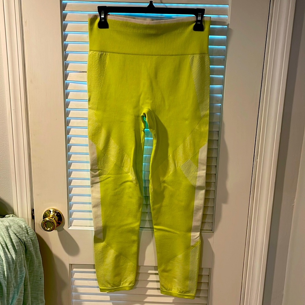 Pink cool & comfy neon leggings size L